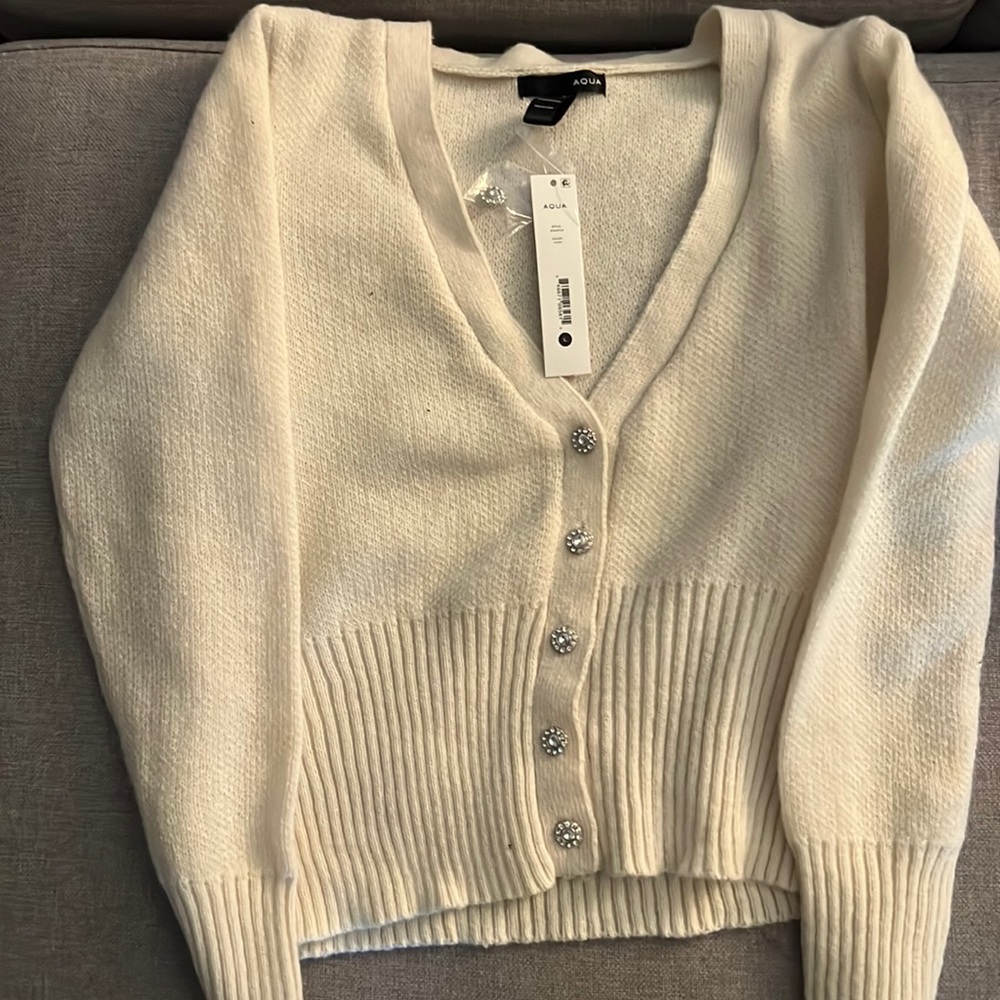 Beige short cardigan with 5 rhinestones